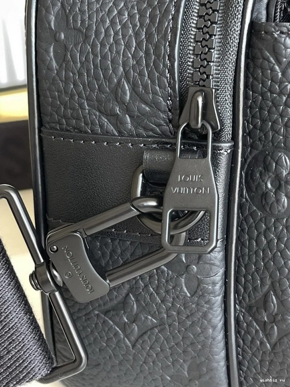 WIS LOCK S MESSENGER VUITTON LOUIS 1209